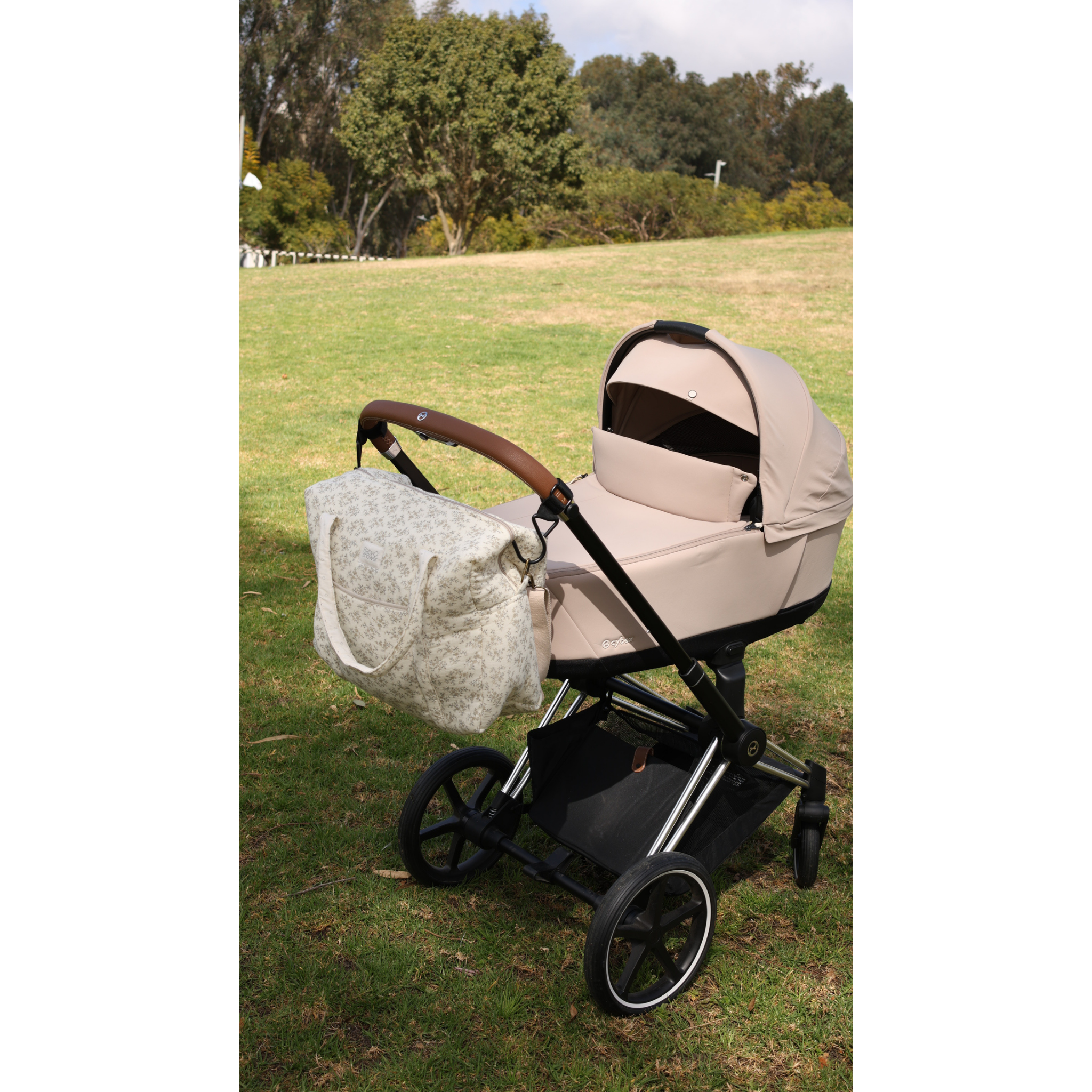 תיק החתלה "קמילה" מכותנה אורגנית - מעוטר בעלים אפורים