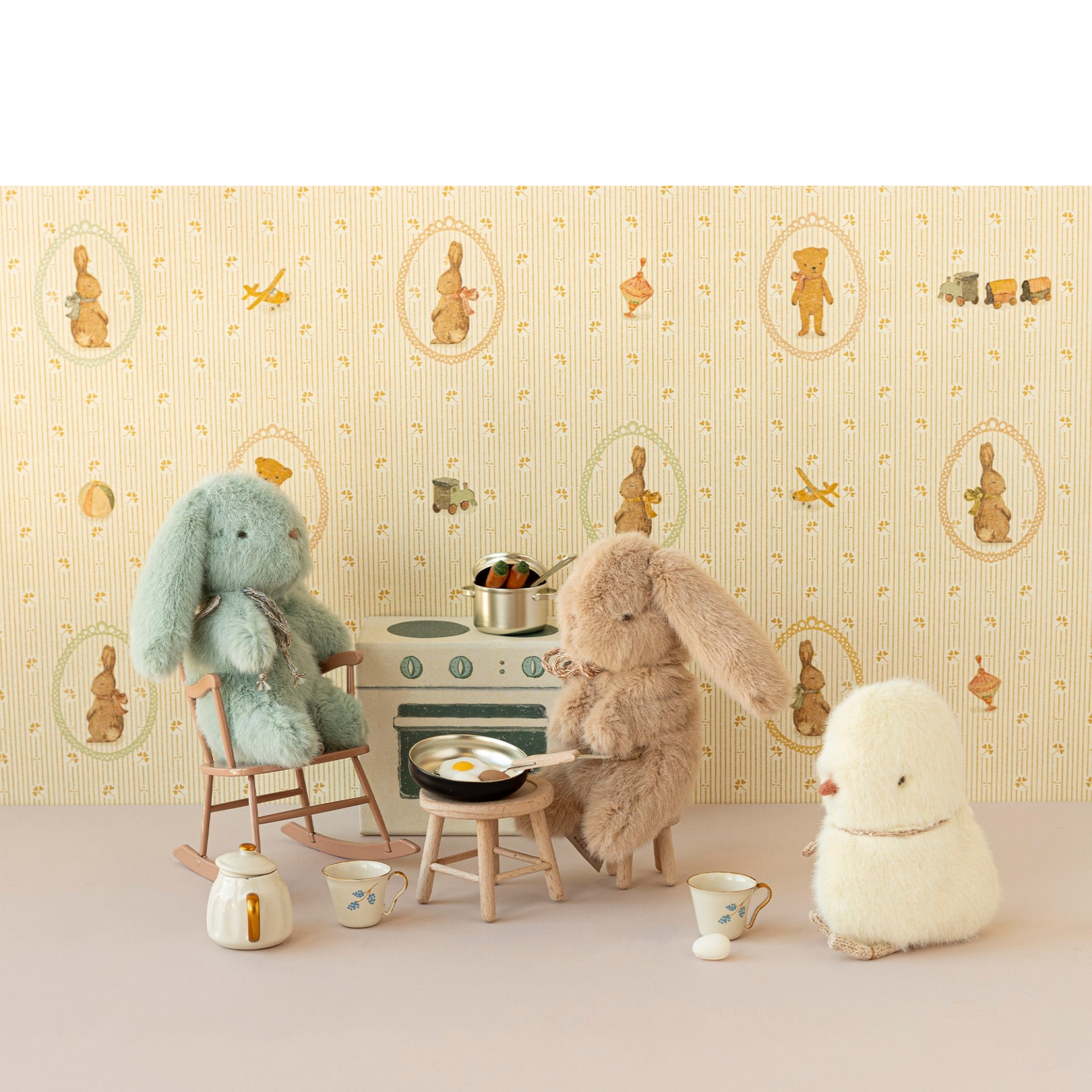 בובת ארנב קטנה מהמותג "maileg" – בצבע קרם אפרסק