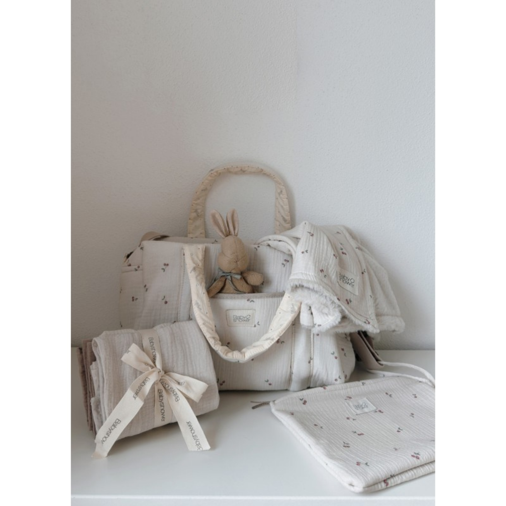 תיק עגלה מדגם High Park מכותנה אורגנית - מעוטר בדובדבנים