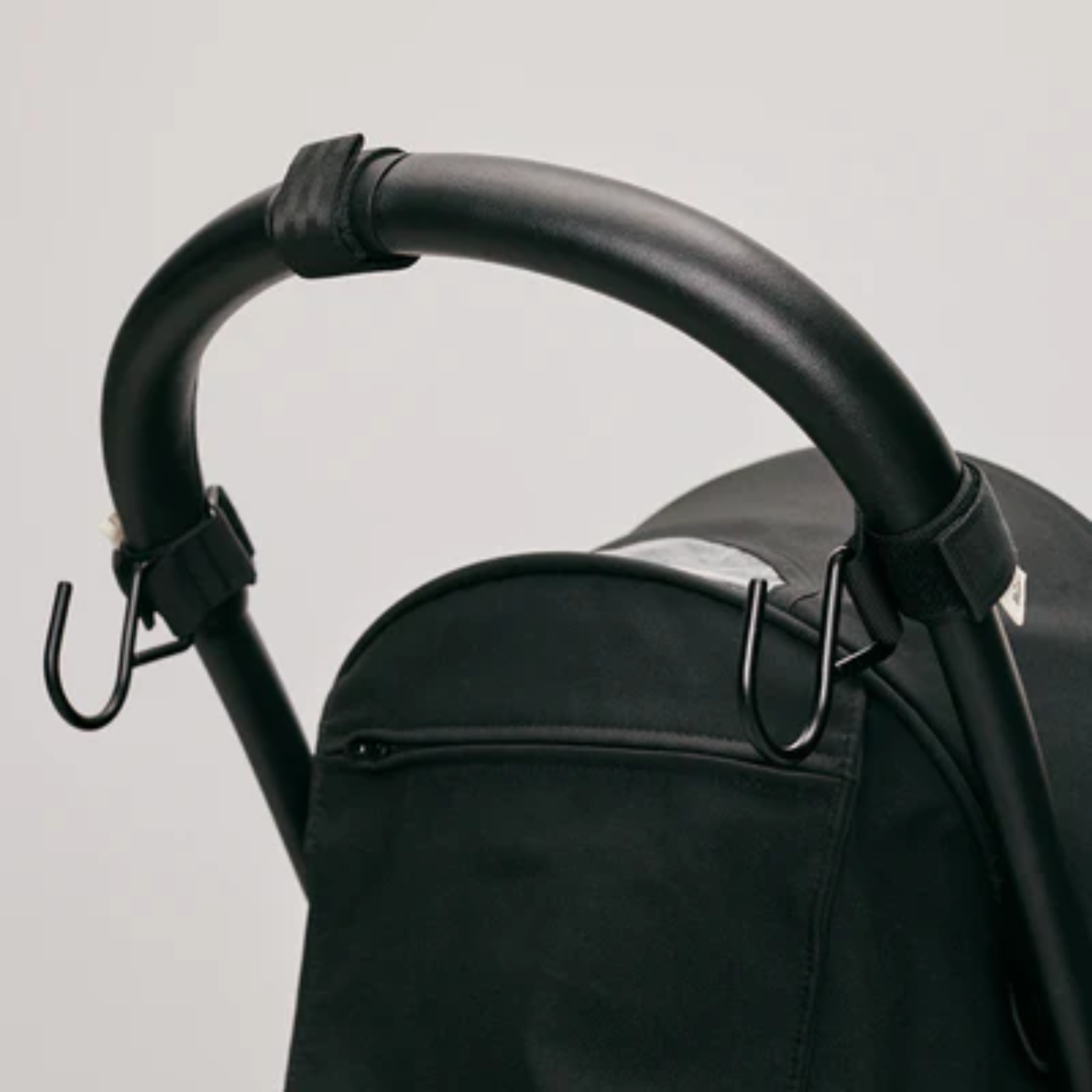 תופסנים אוניברסליים לעגלה - צבע שחור