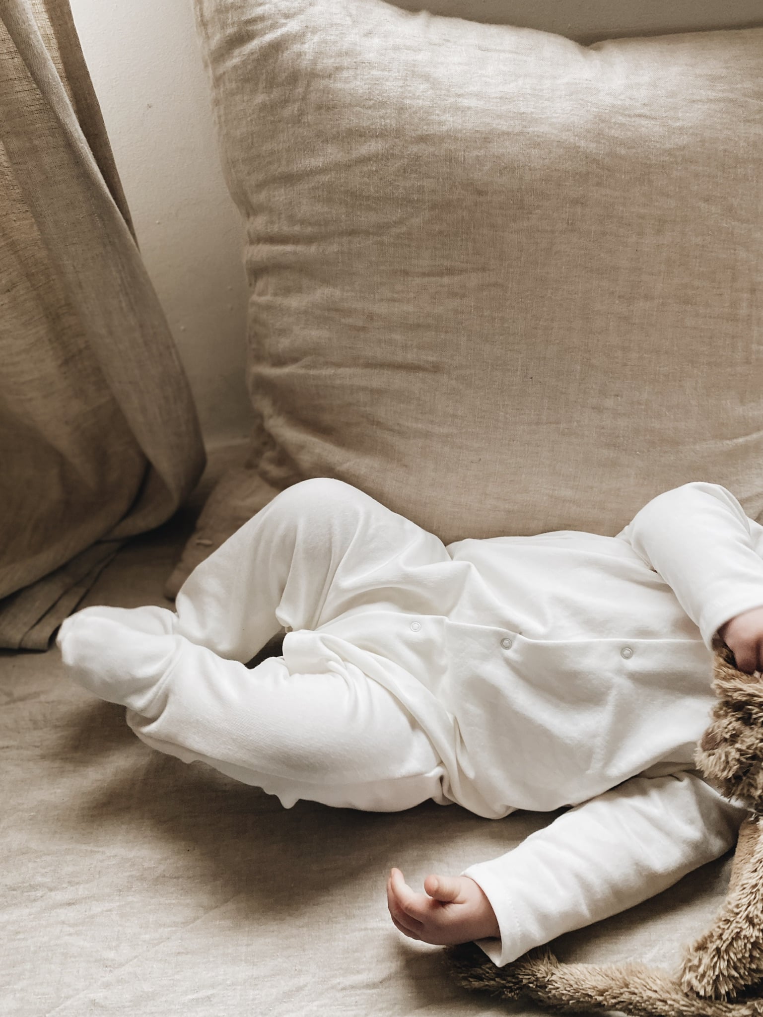 אוברול מכותנה OEKO-TEX® בצבע לבן -A Basic Brand