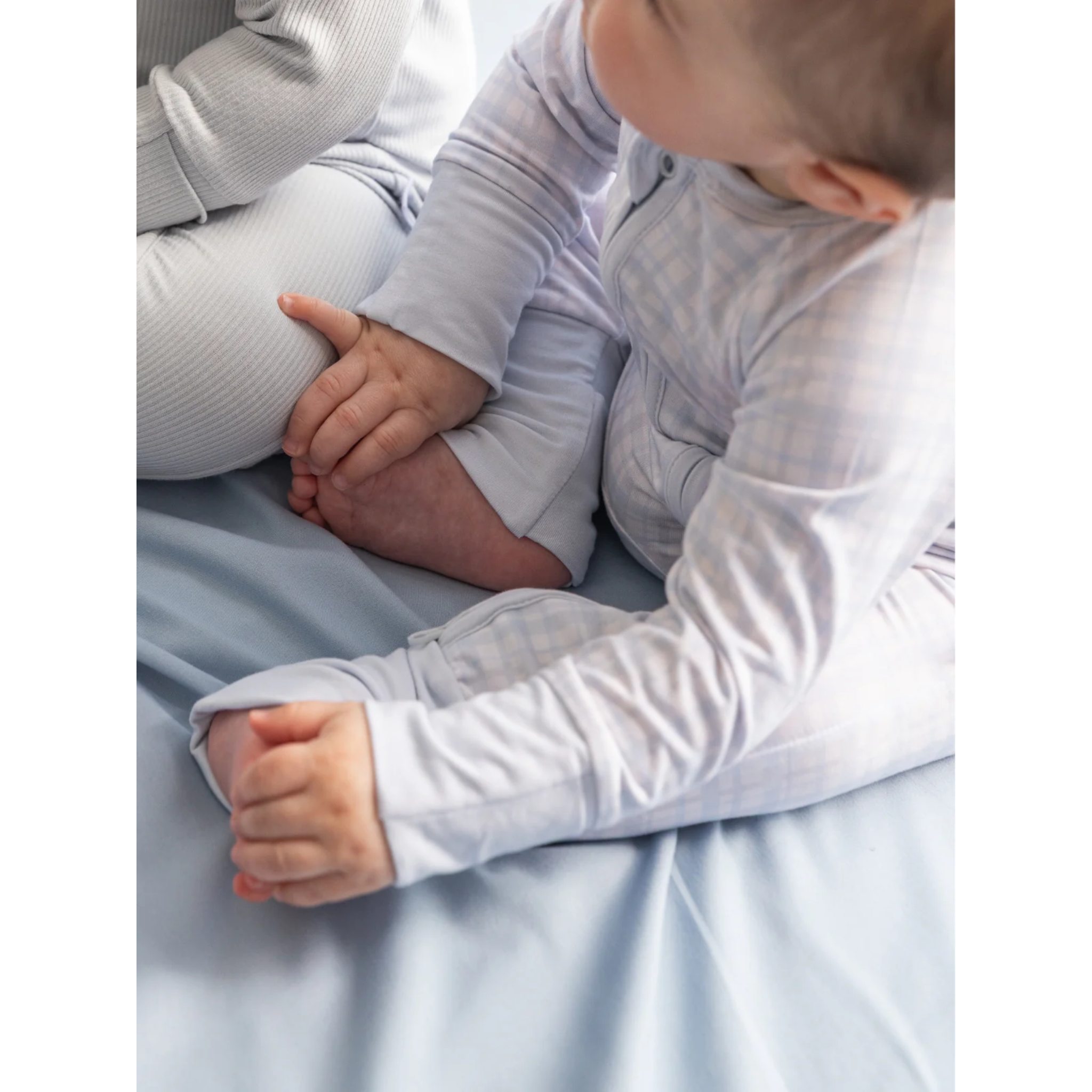 אוברול רוכסן - בגוון כחול משובץ