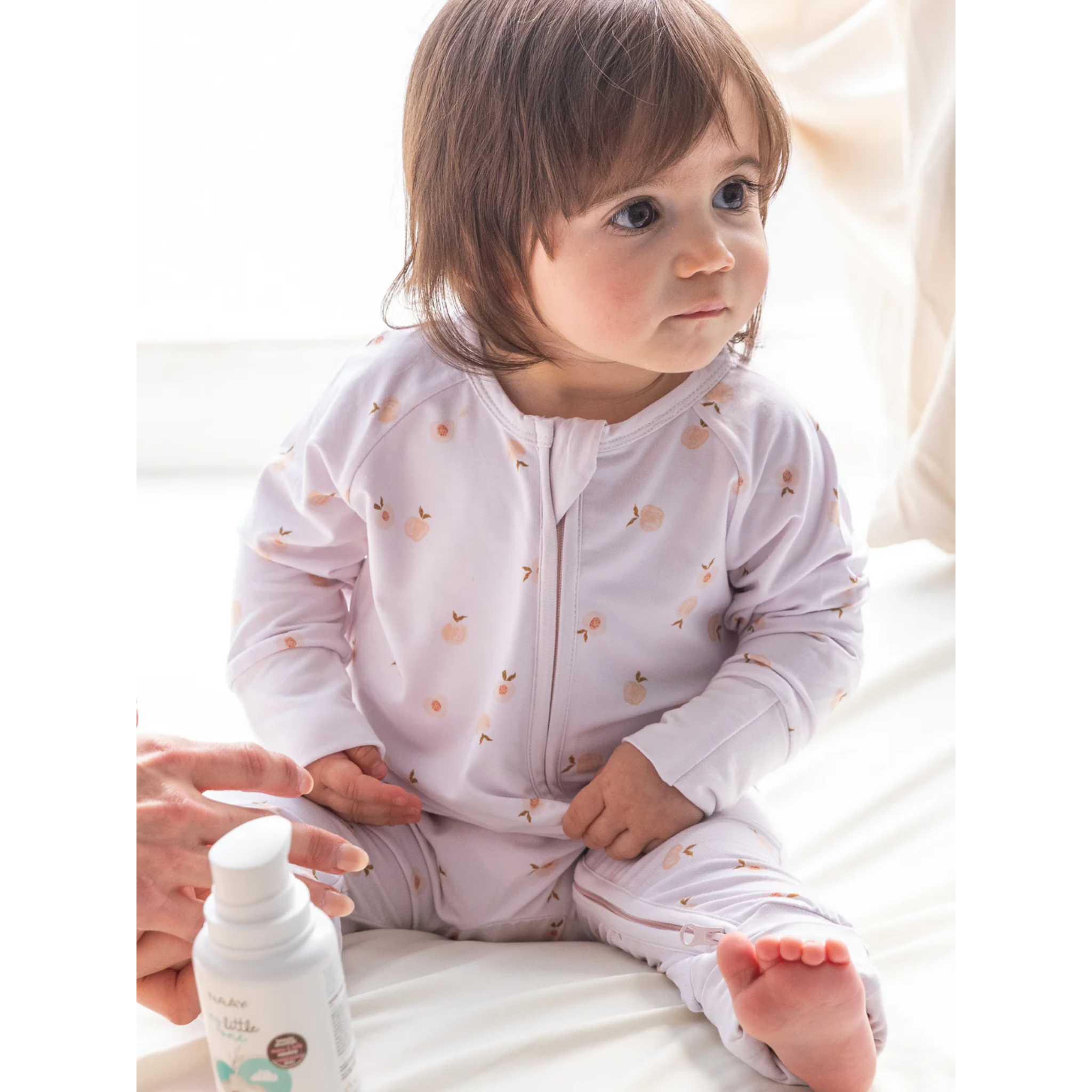 אוברול רוכסן - בגוון קורל רך מעוטר באפרסקים