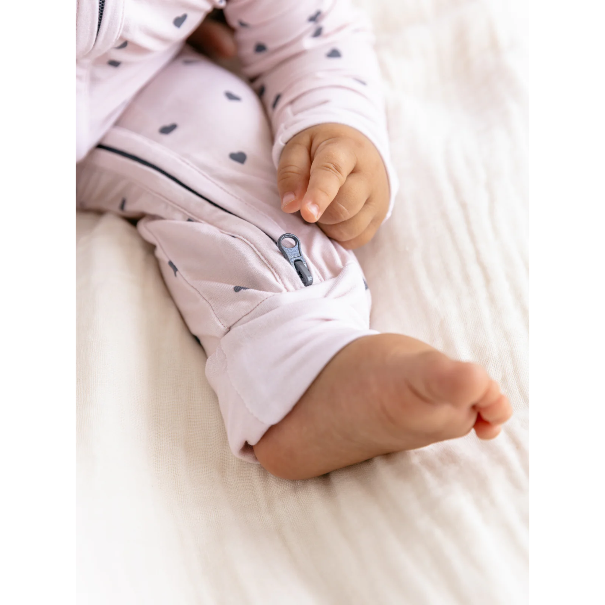 אוברול רוכסן - מעוטר בלבבות