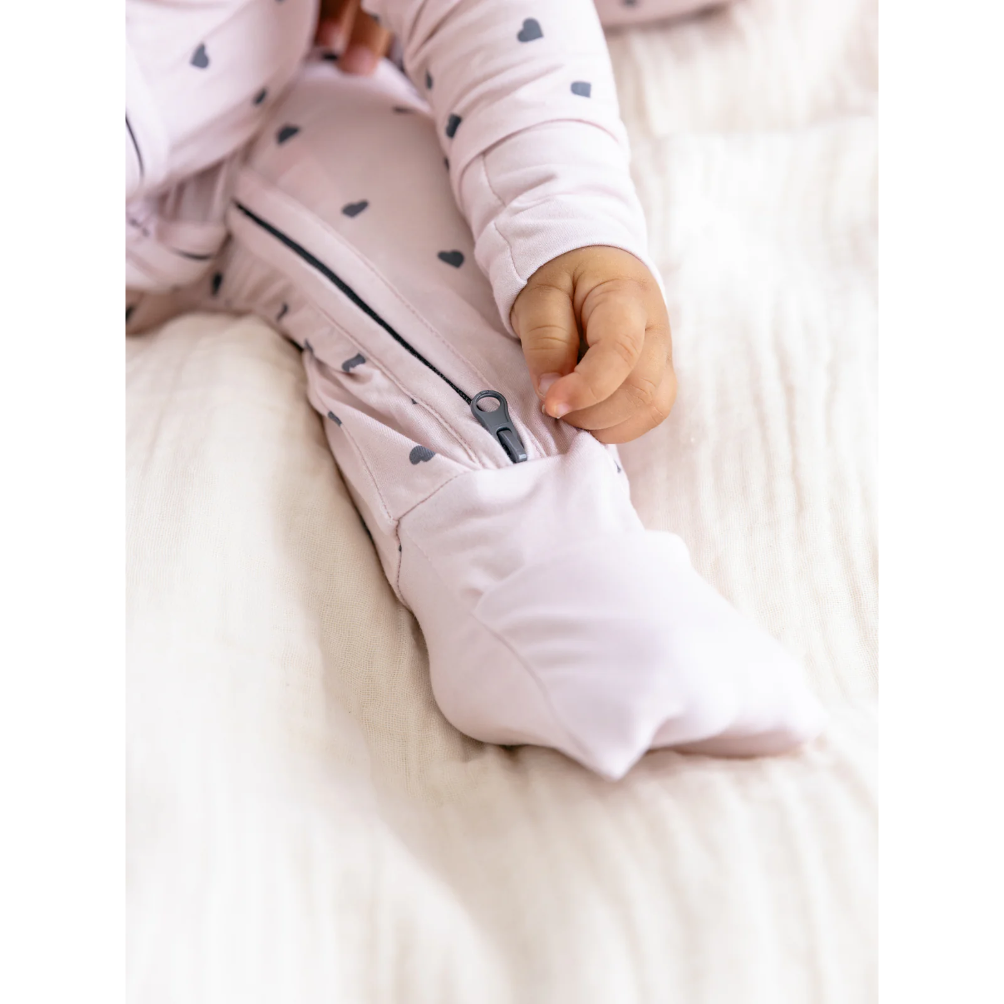 אוברול רוכסן - מעוטר בלבבות