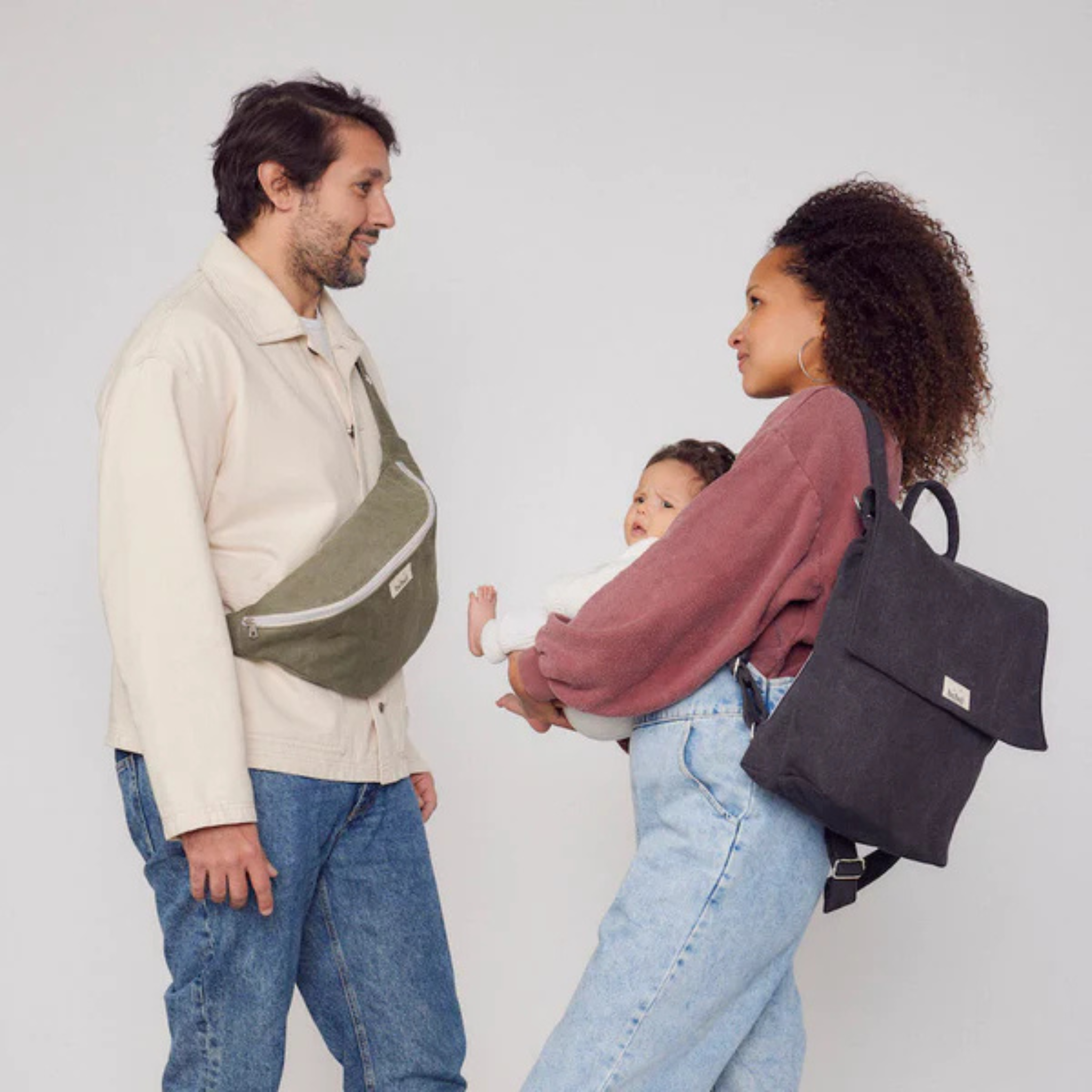 תיק גב החתלה "NOMADE Backpack" מכותנה אורגנית - בצבע שחור