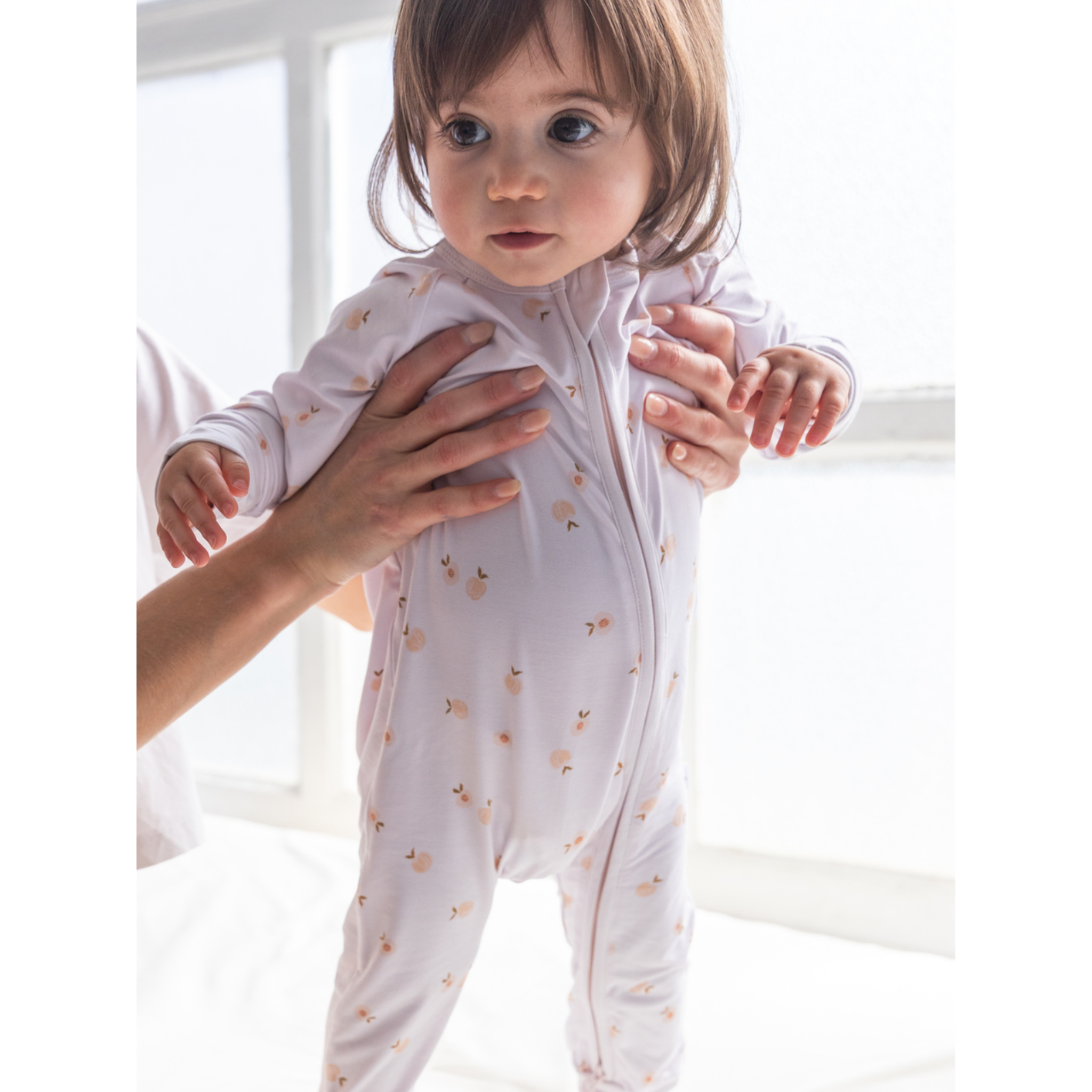 אוברול רוכסן - בגוון קורל רך מעוטר באפרסקים