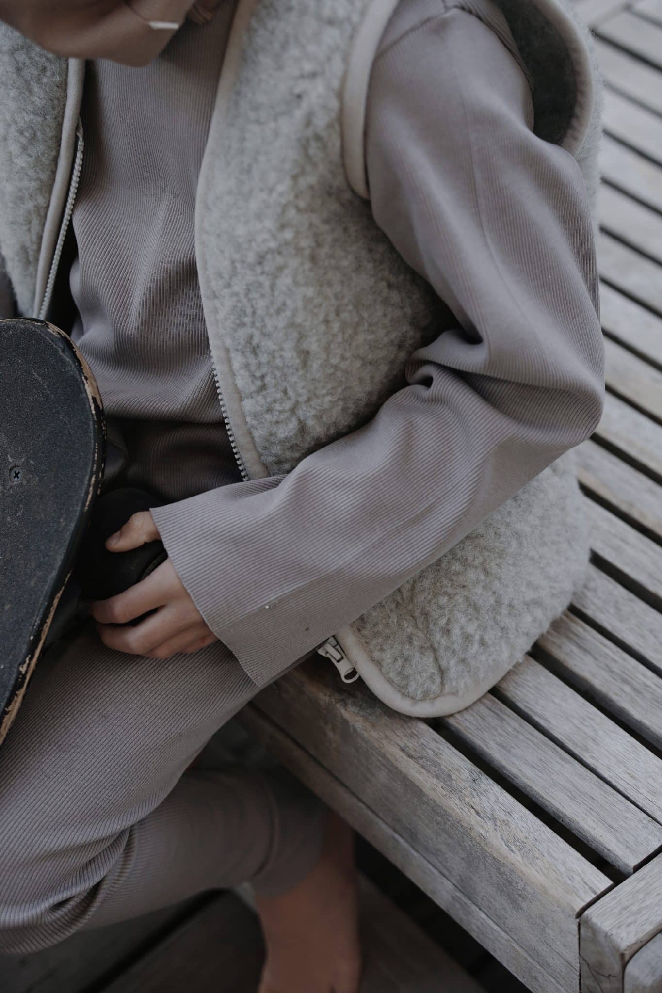 חולצת סווטשירט מכותנה ריב OEKO-TEX® בצבע אפור אבן -A Basic Brand