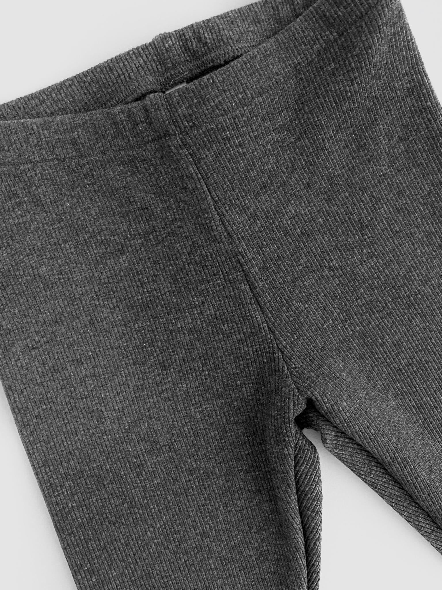 טייץ מכותנה ריב OEKO-TEX® בצבע אפור כהה -A Basic Brand