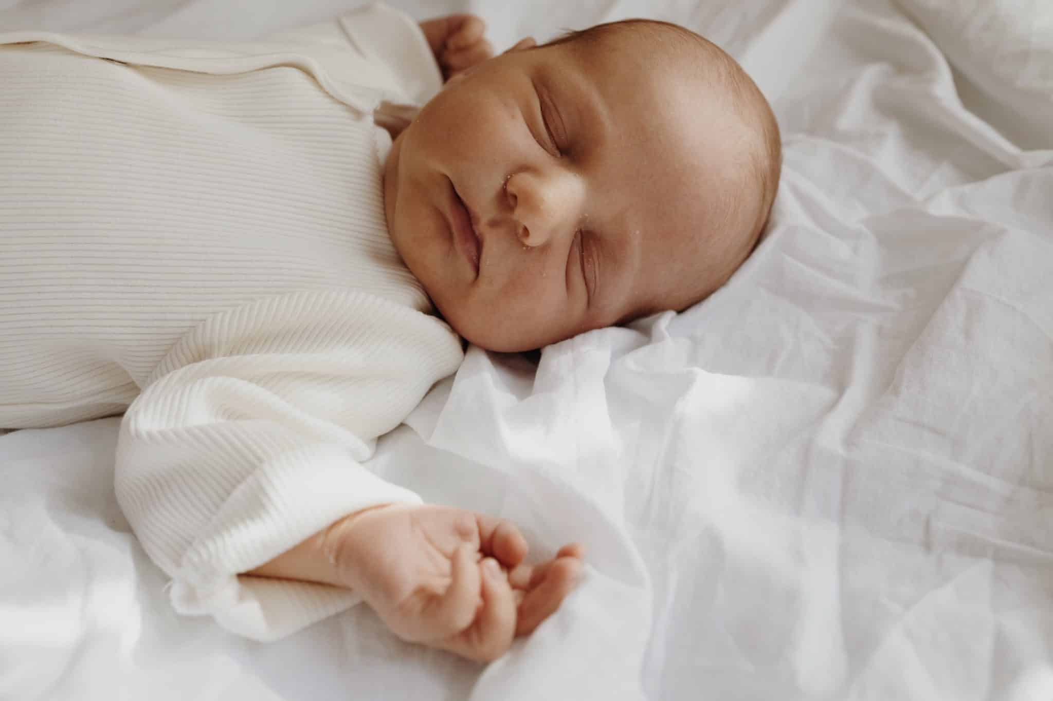 אוברול מכותנה ריב OEKO-TEX® בצבע לבן -A Basic Brand