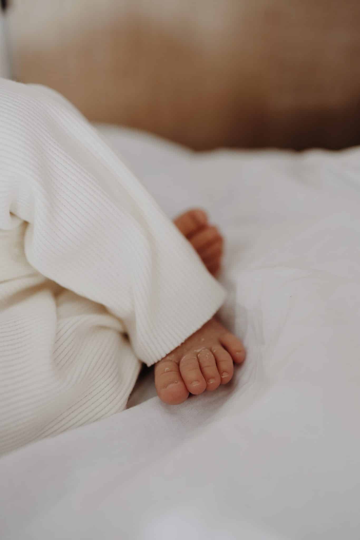 אוברול מכותנה ריב OEKO-TEX® בצבע לבן -A Basic Brand