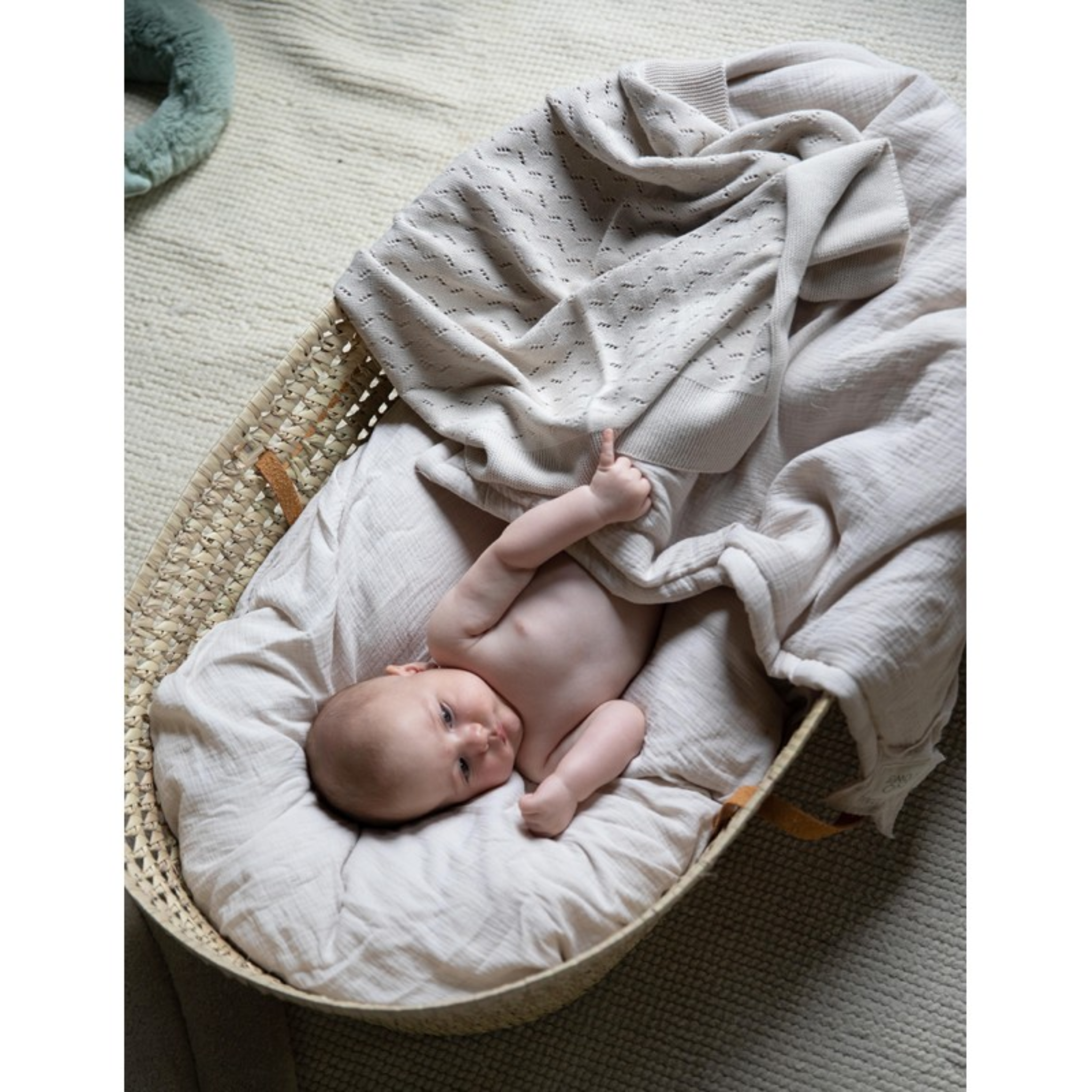 שמיכת פוך דקה מכותנה אורגנית - בצבע אפור בהיר