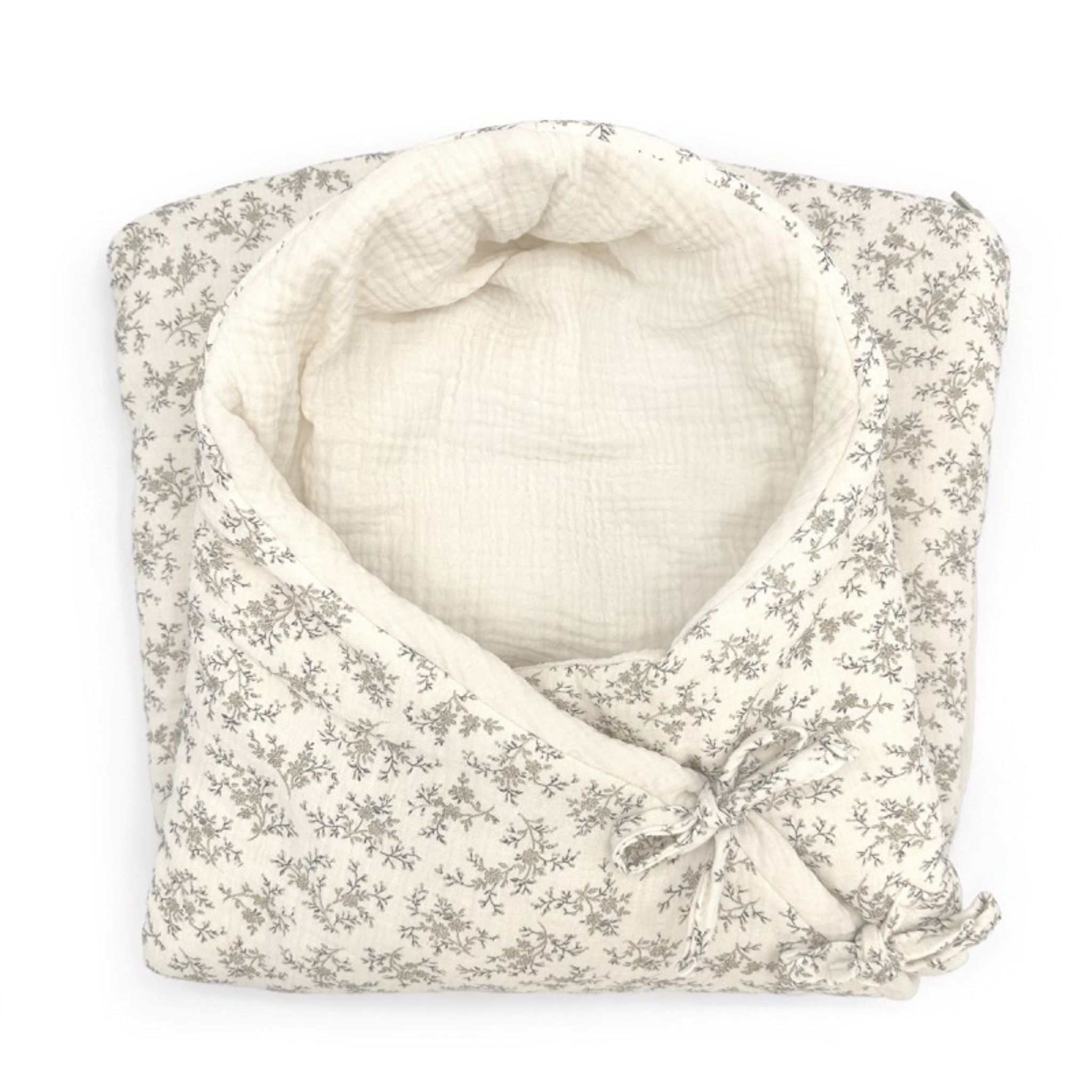 שמיכת חיבוקית מכותנה אורגנית – בצבע לבן אייבורי מעוטר בפרחים