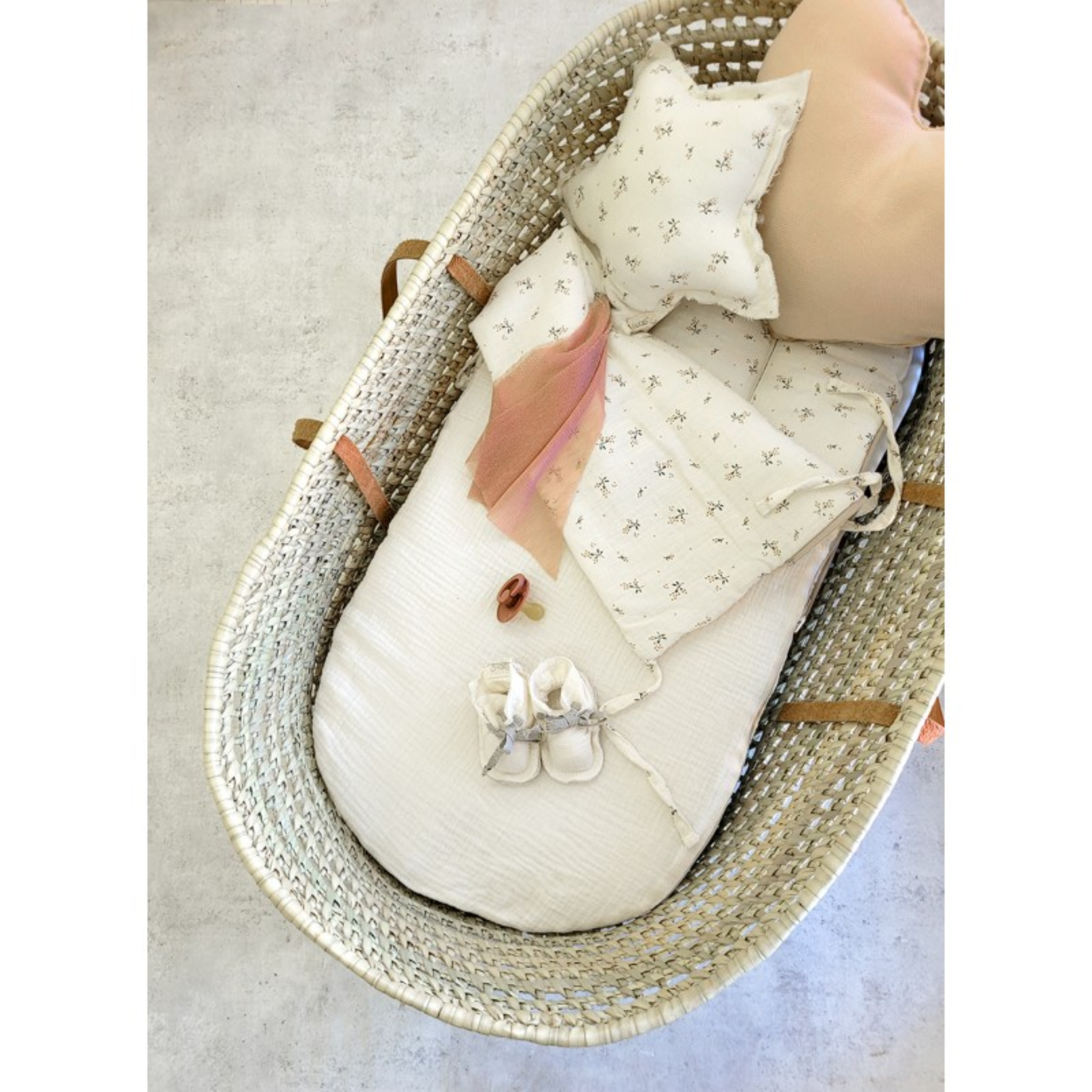 שמיכת חיבוקית משולבת בריפודית מכותנה אורגנית – מעוטרת בדומדמניות