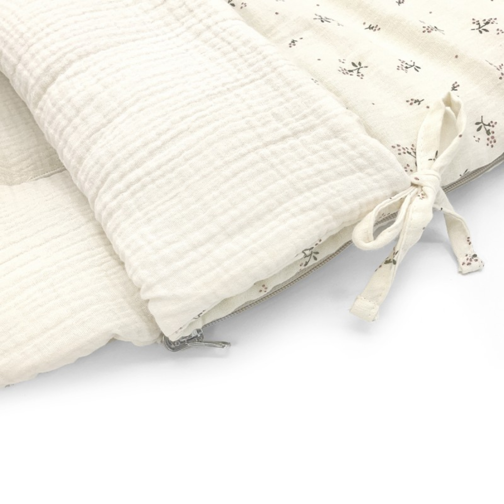 שמיכת חיבוקית משולבת בריפודית מכותנה אורגנית – מעוטרת בדומדמניות