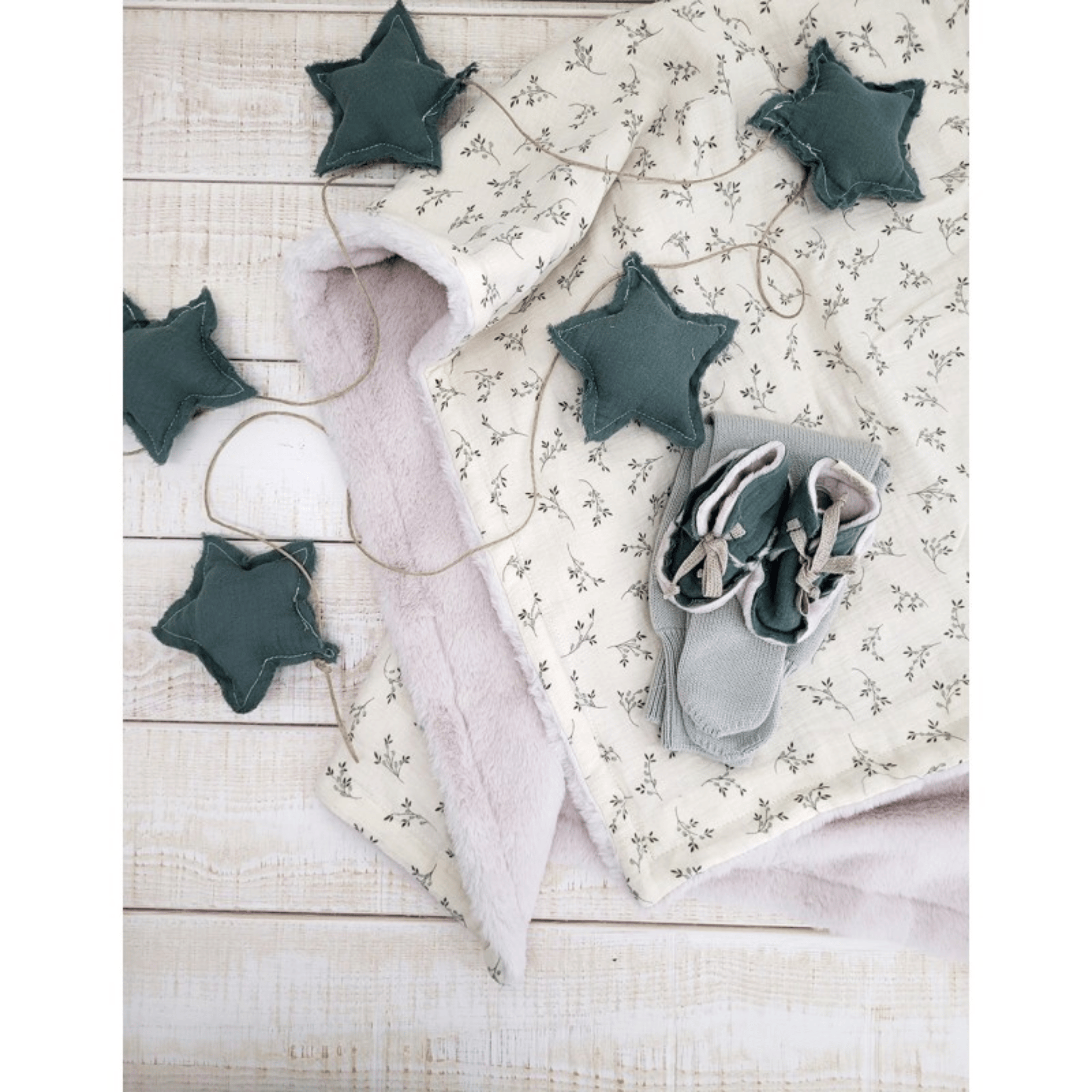 שמיכה דו צדדית מעוטרת בעלי זית - כותנה אורגנית ובד פליס