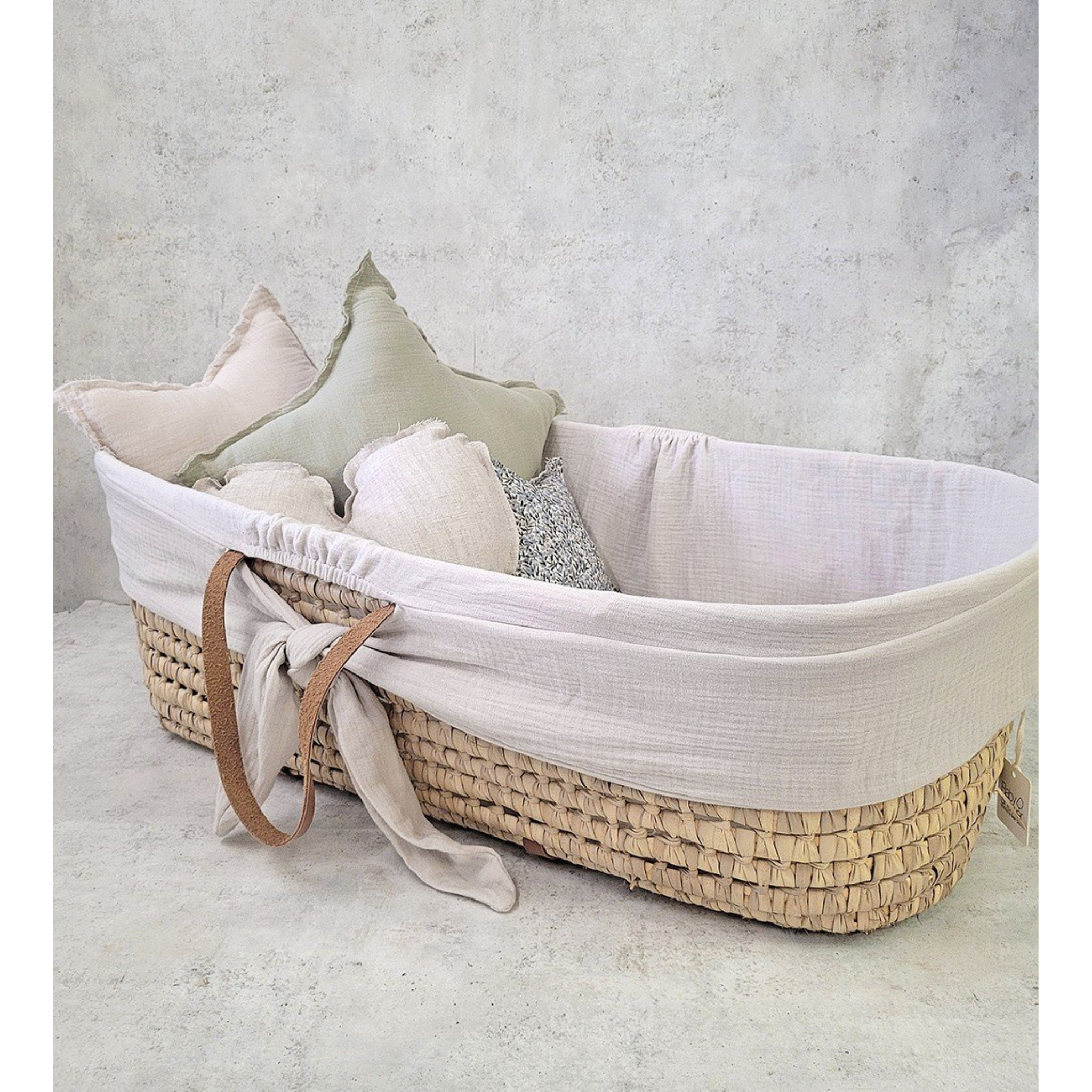 כרית בצורת לב מכותנה אורגנית - בצבע לבן אייבורי