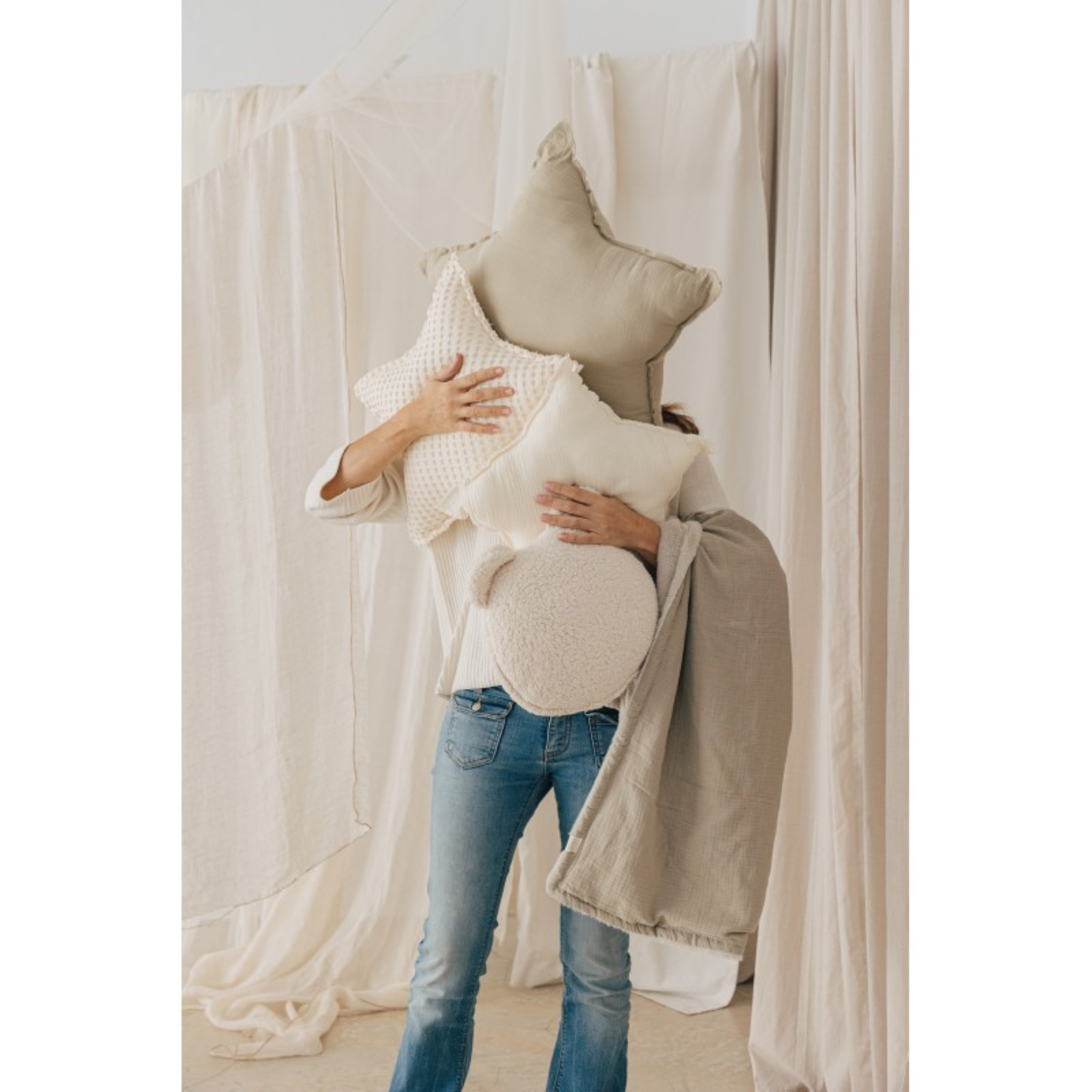 כרית בצורת כוכב מכותנה אורגנית - בצבע לבן אייבורי