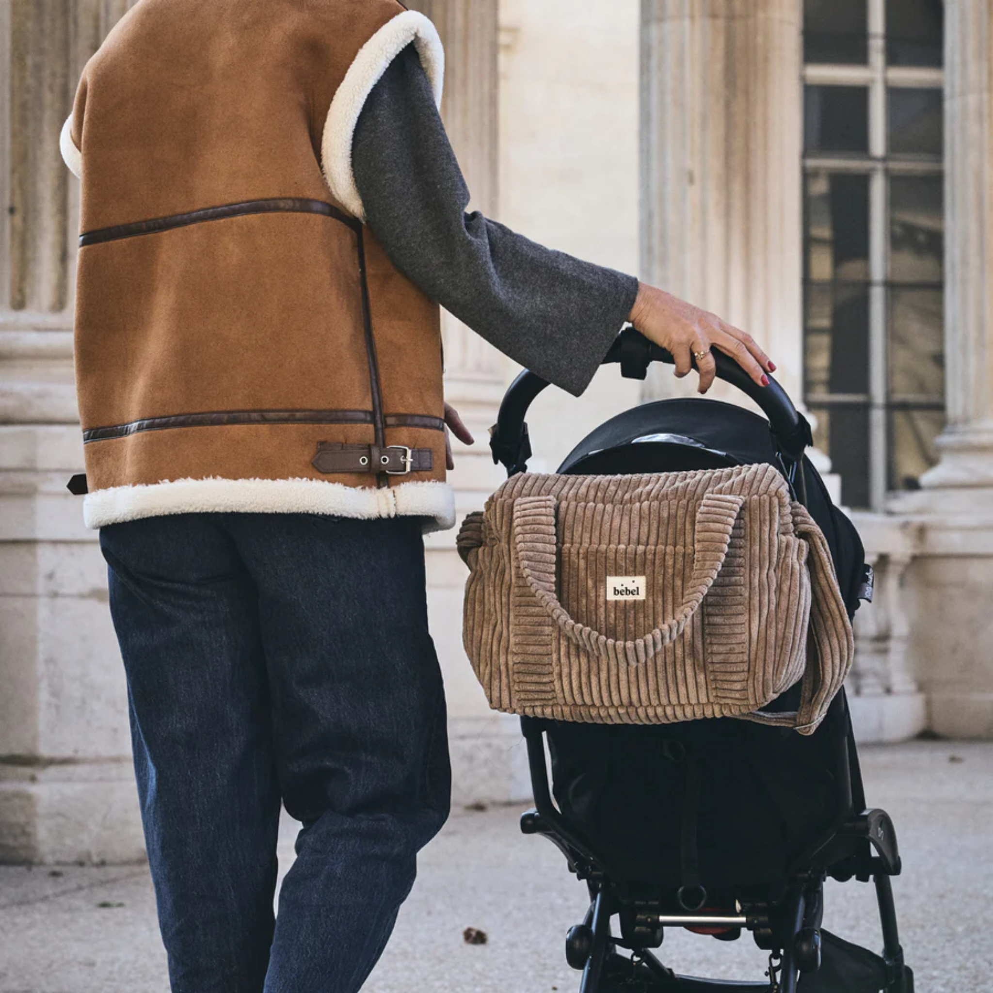 תיק החתלה "MIDDLE VELOURS" מכותנה אורגנית - בצבע חום לאטה