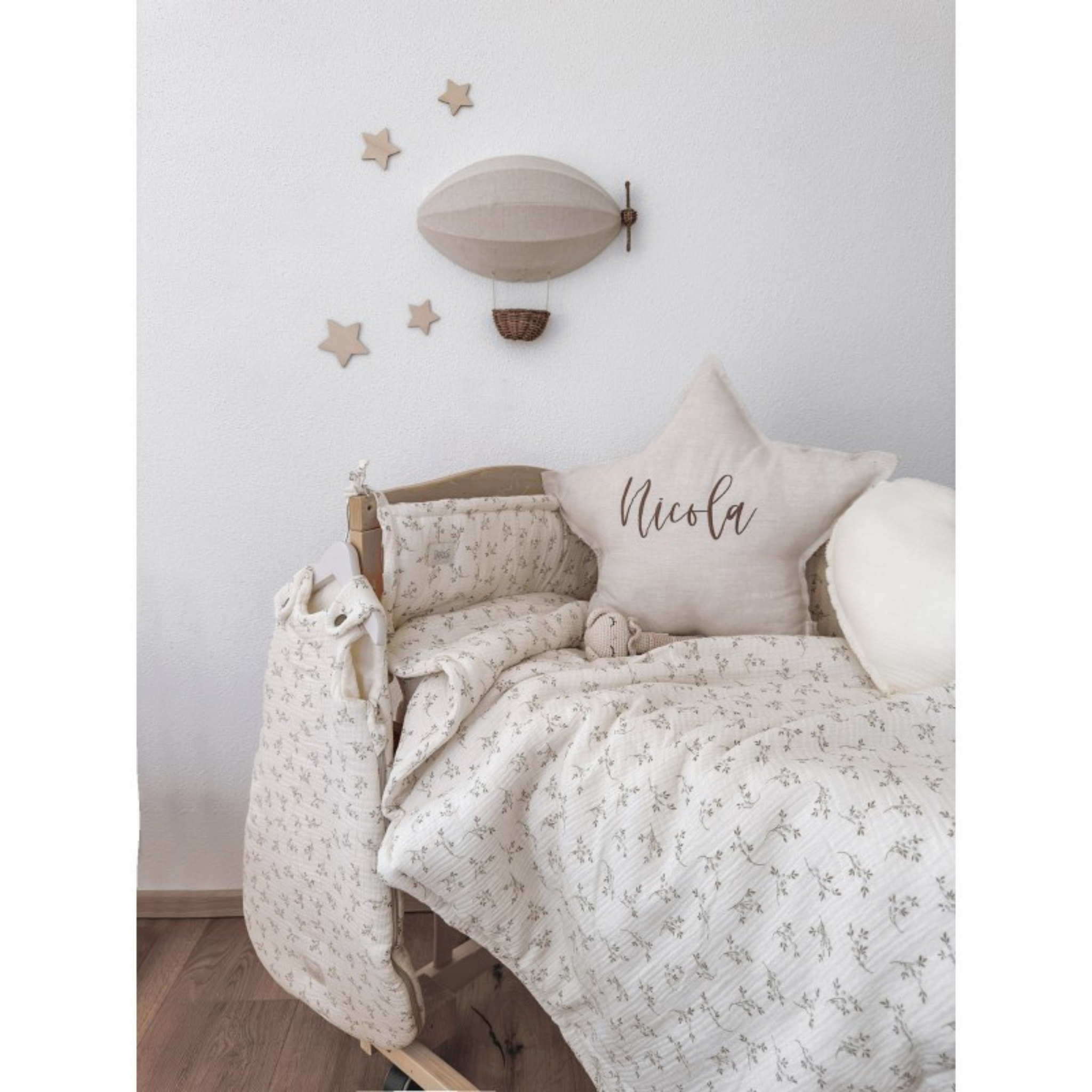 שמיכה לעריסה או מתחברת  מכותנה אורגנית - מעוטרת בעלי זית