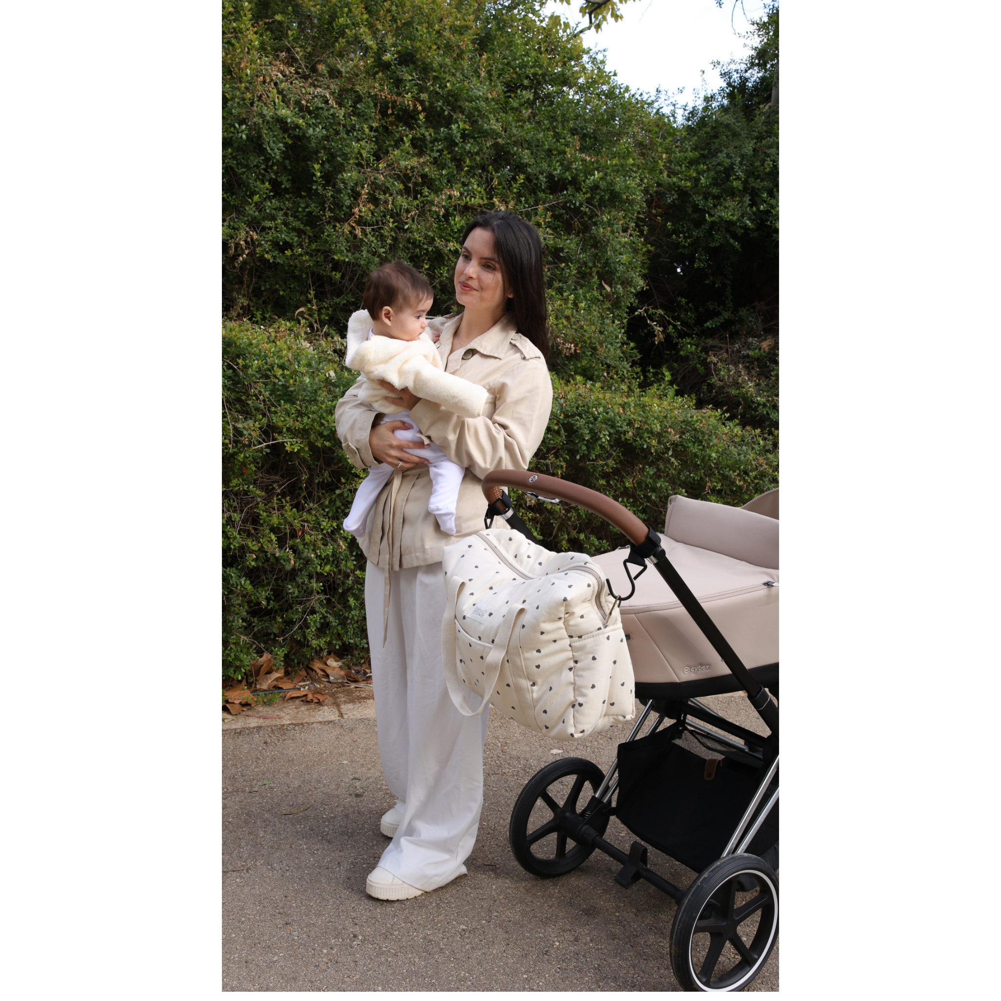 תיק החתלה "קמילה" מכותנה אורגנית - מעוטר בלבבות