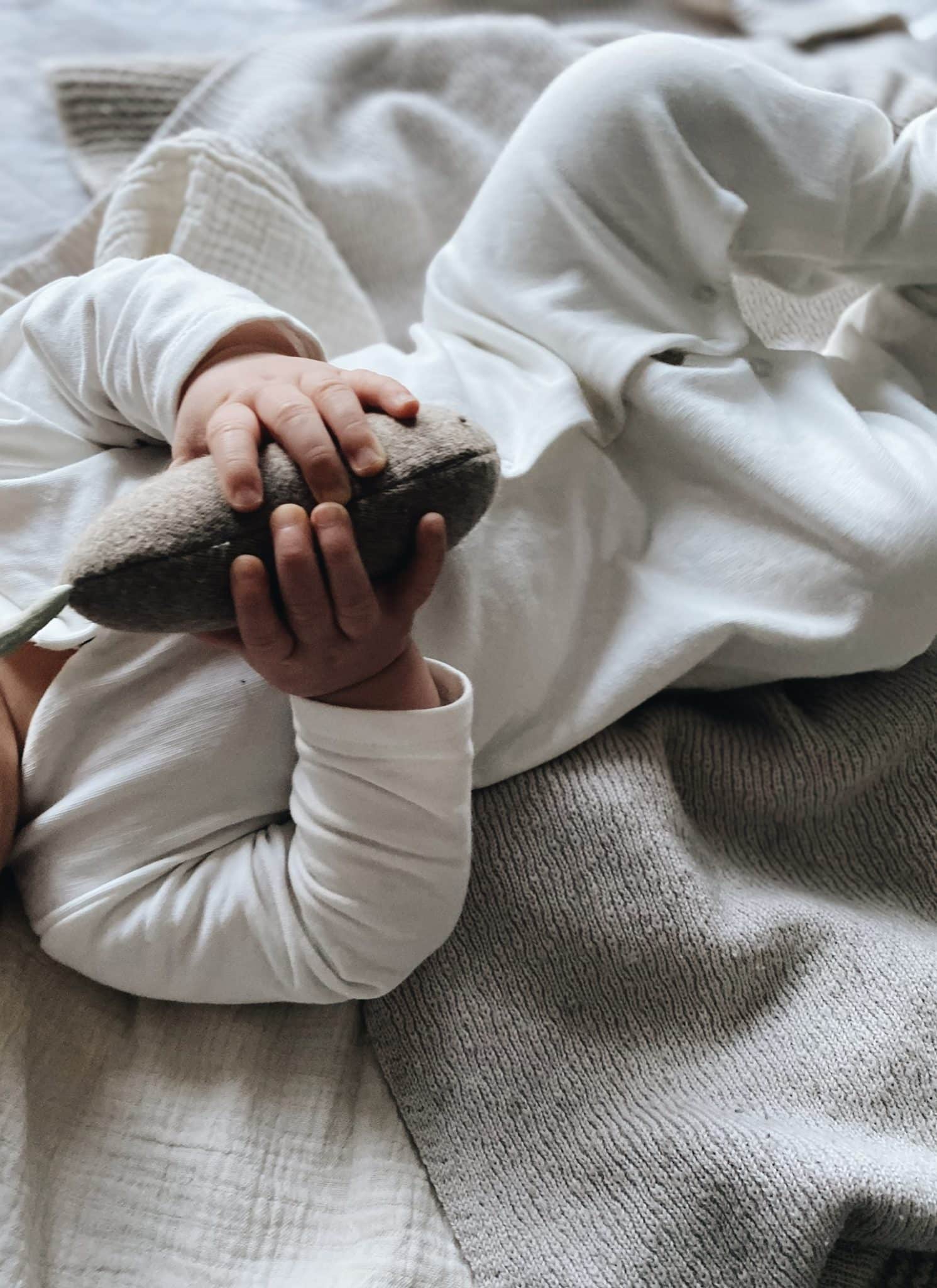 אוברול מכותנה OEKO-TEX® בצבע לבן -A Basic Brand