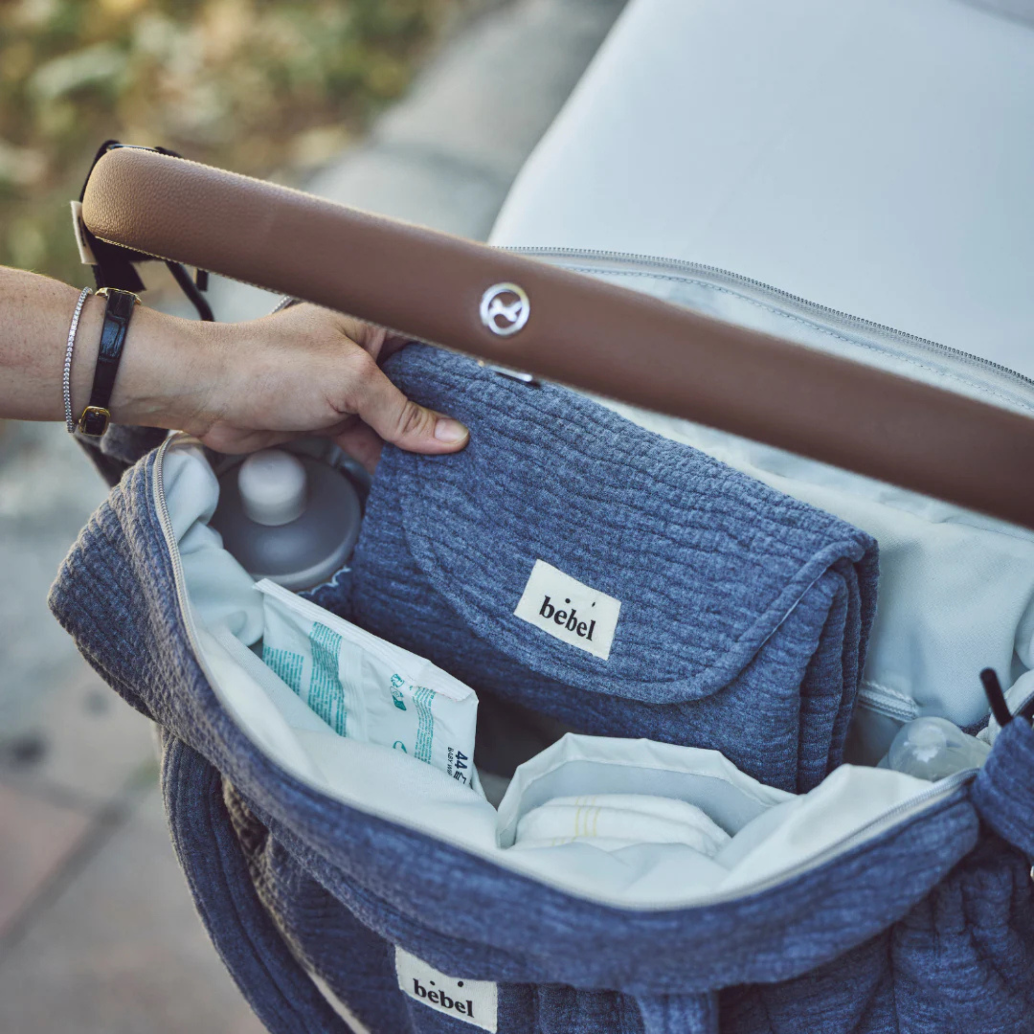 תיק החתלה "COMME UN BONBON WAVY" מכותנה אורגנית - בצבע כחול אפור