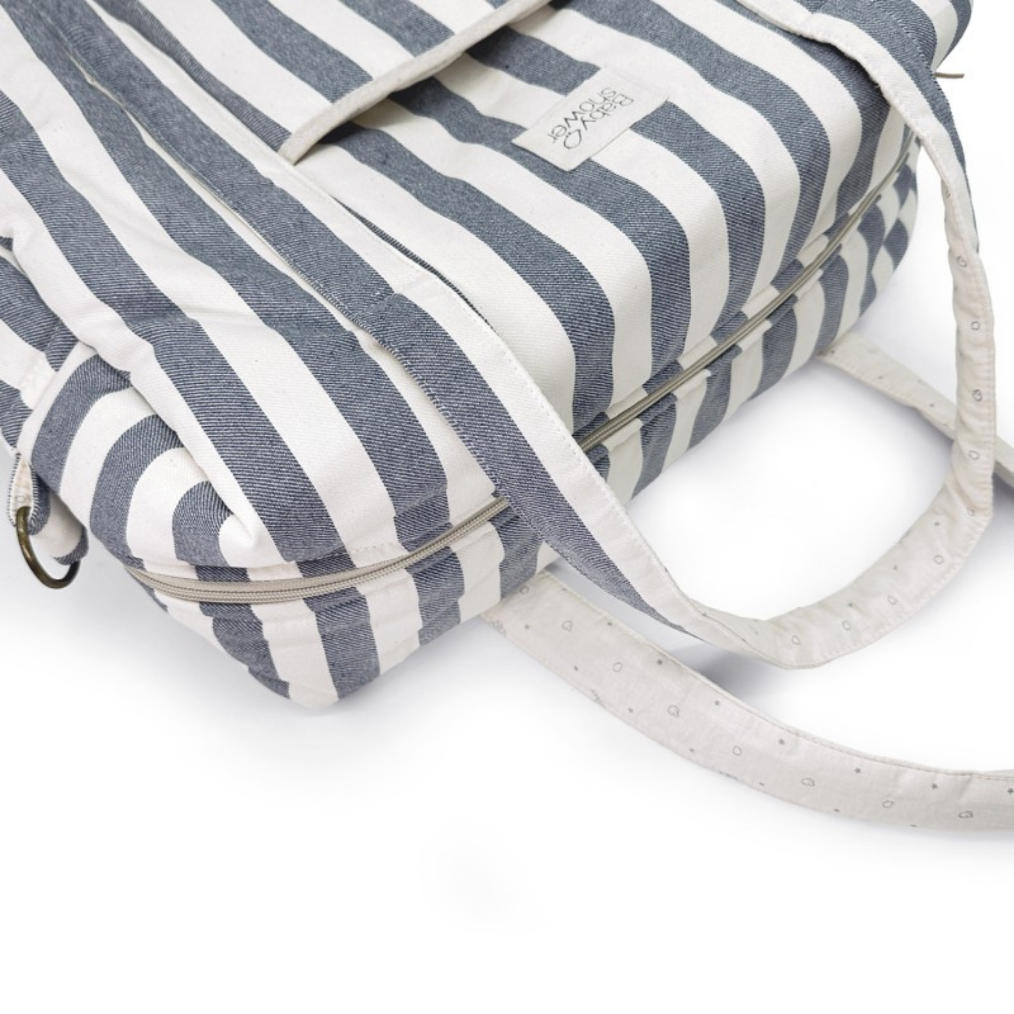 תיק החתלה "קמילה" מכותנה אורגנית -מעוטר בפסים בצבע כחול נייבי