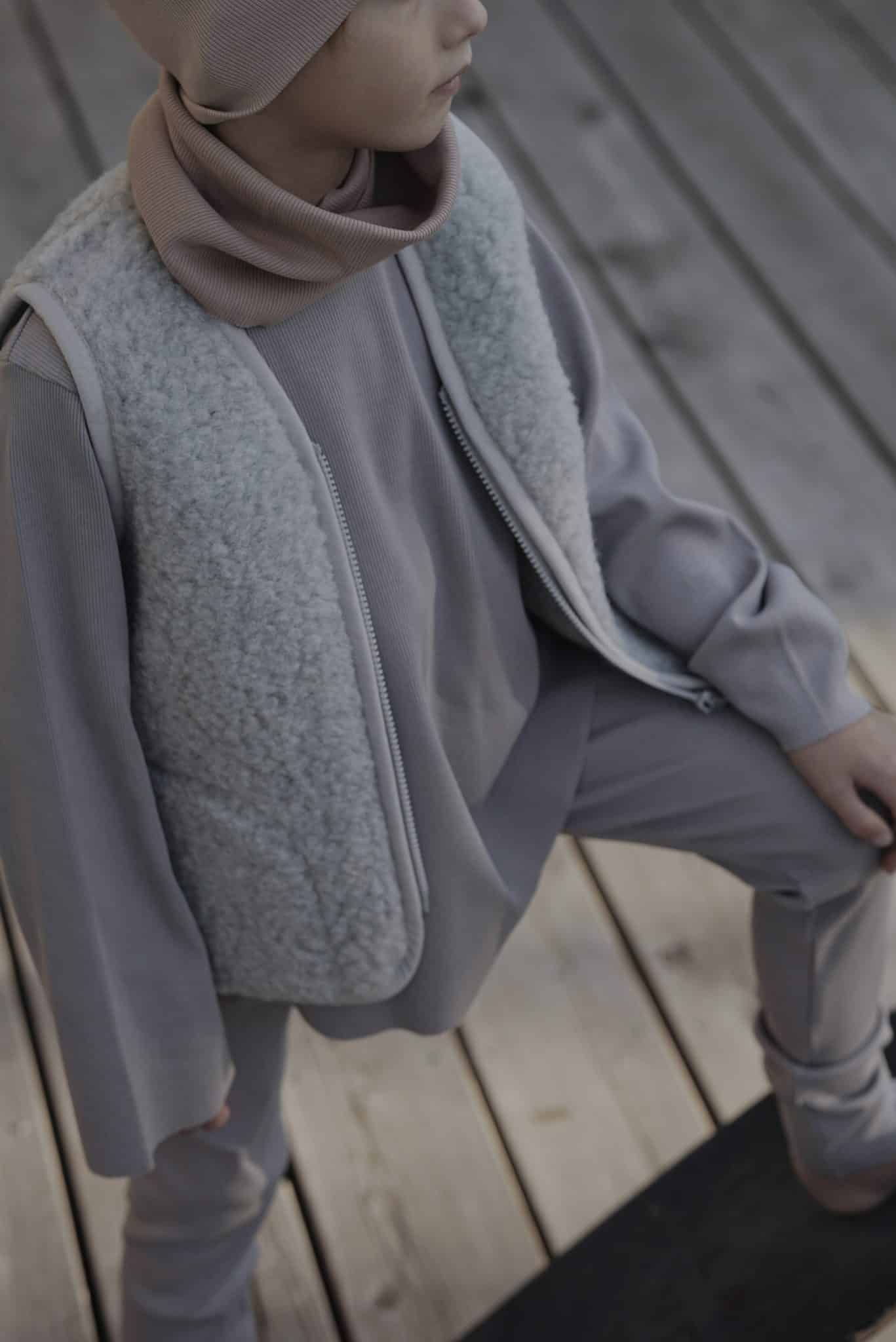 חולצת סווטשירט מכותנה ריב OEKO-TEX® בצבע אפור אבן -A Basic Brand