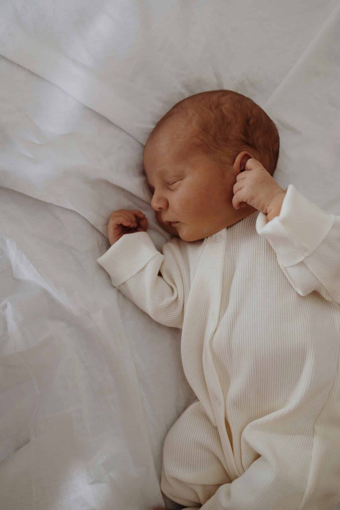 אוברול מכותנה ריב OEKO-TEX® בצבע לבן -A Basic Brand