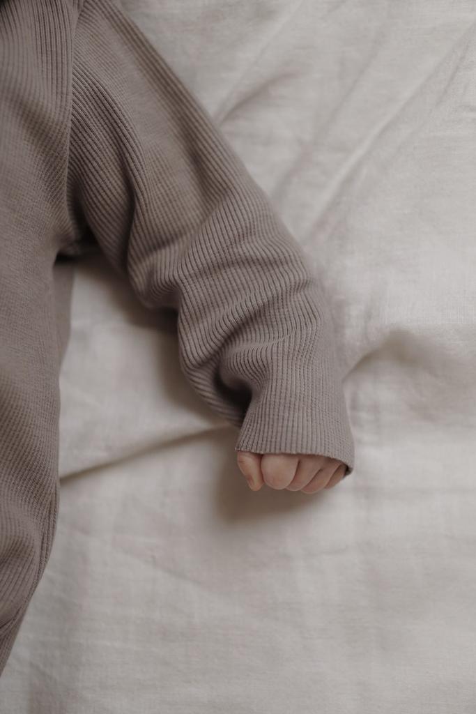 אוברול מכותנה ריב OEKO-TEX® בצבע אפור אבן -A Basic Brand