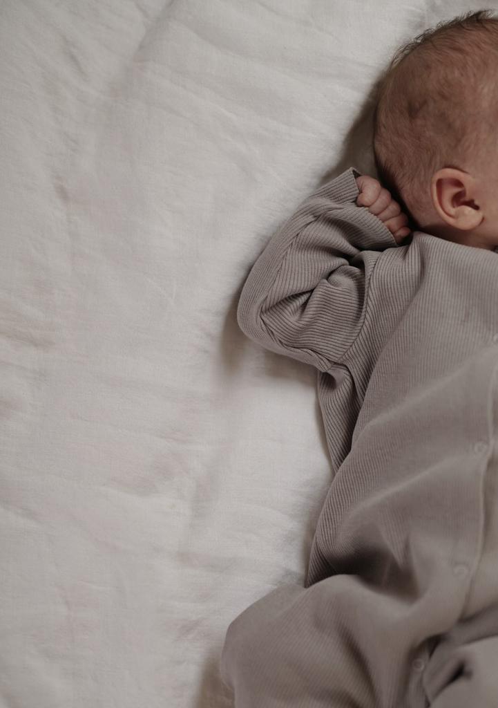 אוברול מכותנה ריב OEKO-TEX® בצבע אפור אבן -A Basic Brand