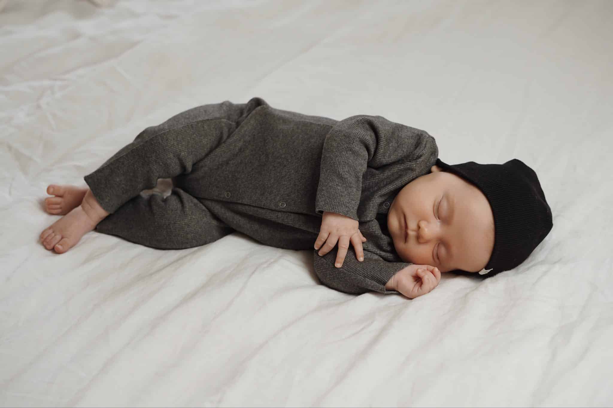 אוברול מכותנה ריב OEKO-TEX® בצבע אפור כהה -A Basic Brand