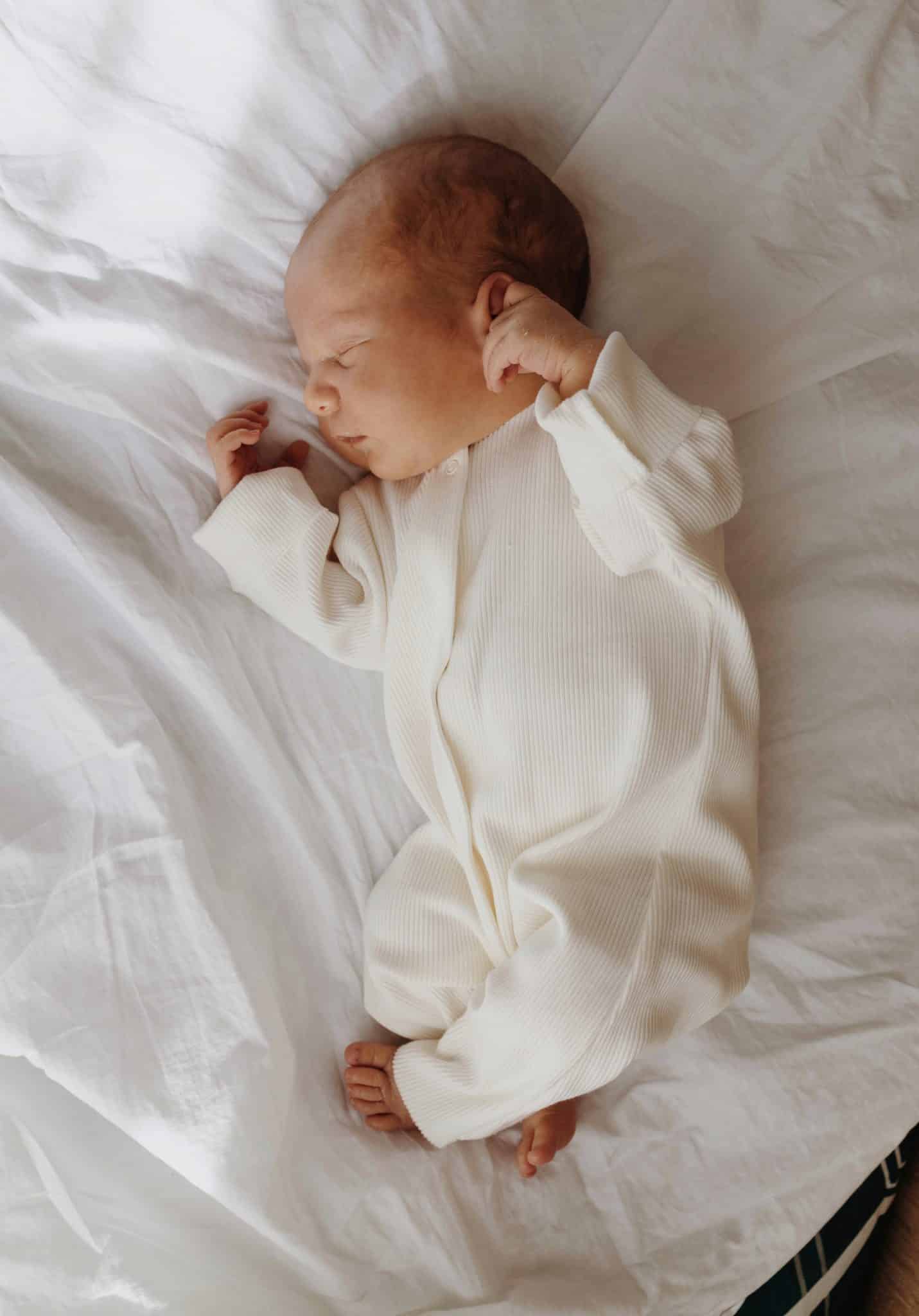 אוברול מכותנה ריב OEKO-TEX® בצבע לבן -A Basic Brand