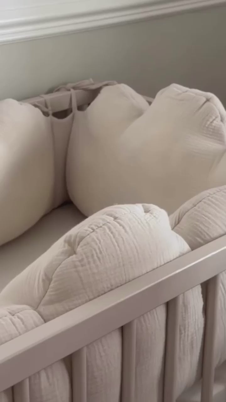 Natural touch, elevated feel 🌿
בדים רכים ואורגנים בעלי גימור מוקפד וטקסטורה עדינה מחכים לך באתר שלנו✨🤍

#עיצובחדריילדים #חדריילדיםמעוצבים #אקססוריזלחדרילדים #מוצריתינוקות #מוצריתינוקותמעוצבים עיצובחדרילדים תיקעגלה טפטיםלחדריילדים בובותילדים חדרילדיםנורדי חדריילדיםבסטייל חדריילדיםנורדי